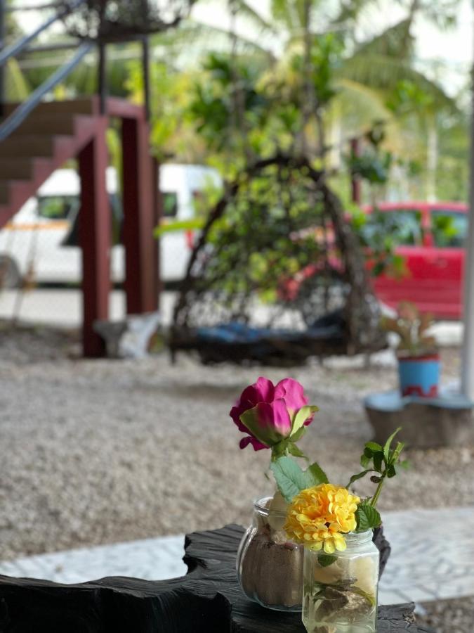 Near Lake Hostal Bacalar Kültér fotó